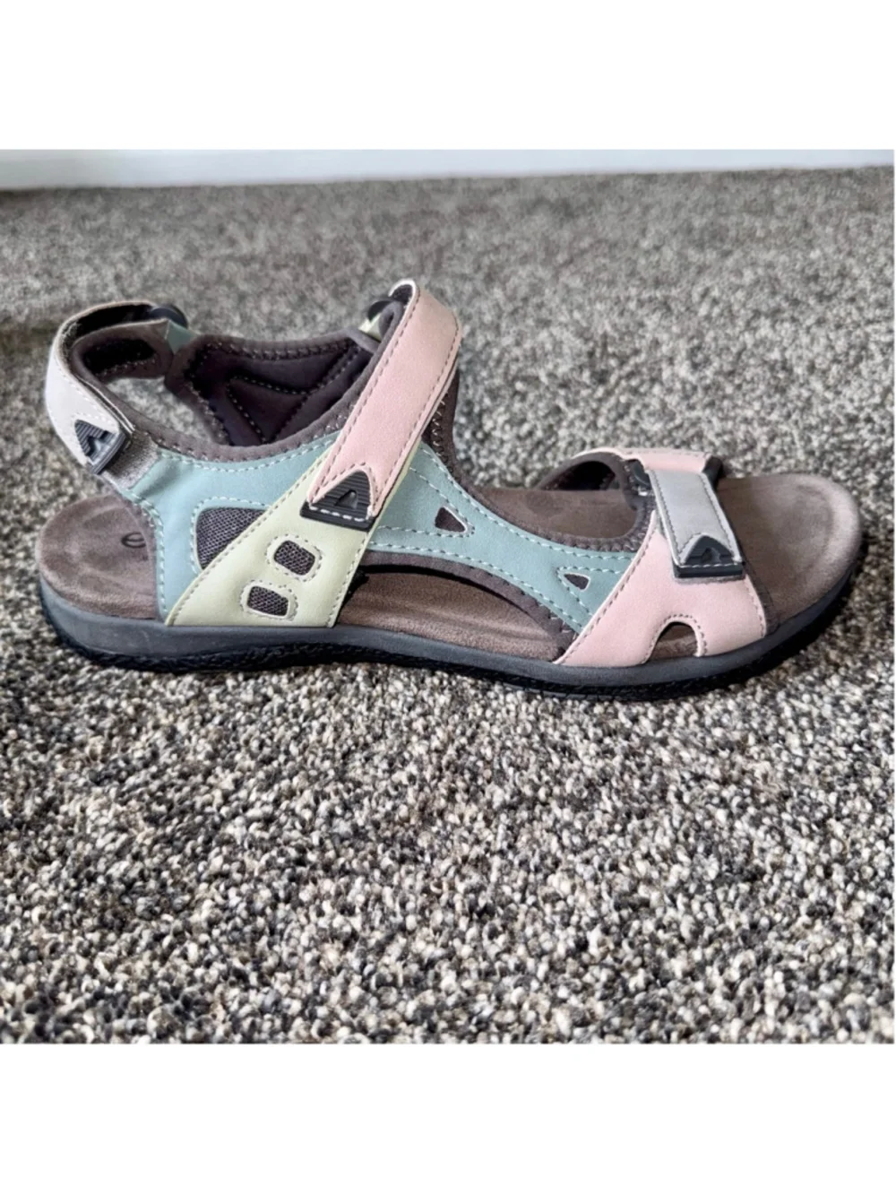 Women's Earth Origins Skylar Round Toe Lightweight Casual Flat Sandals Size 11W